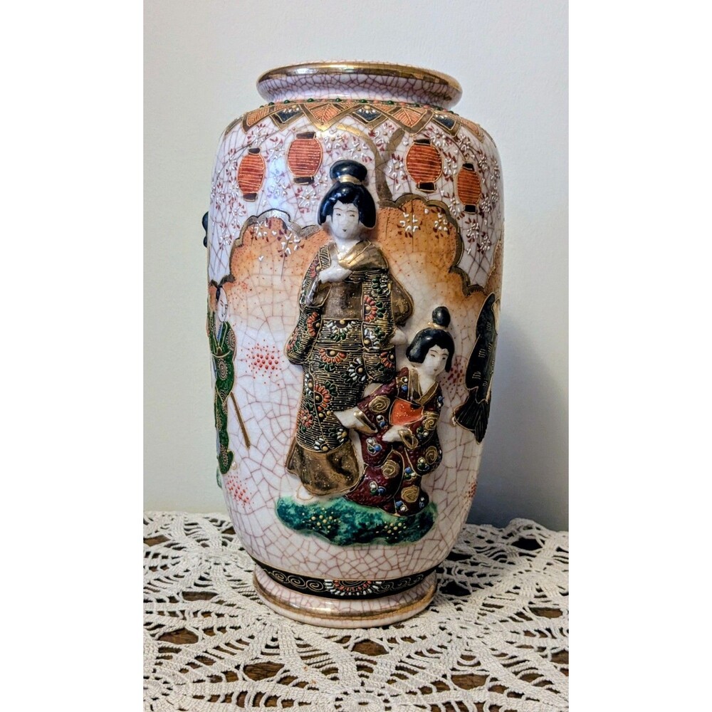 Vintage Japanese Satsuma Vase 3D High Relief Figures Yuzan Showa 10.5 In Crackle